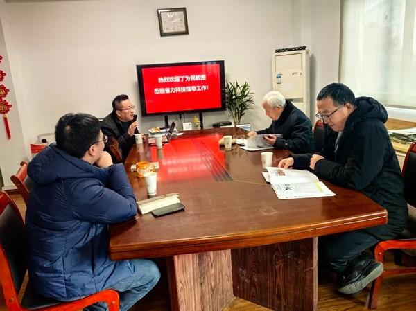 丁为民教授调研省力科技蔬菜收获机