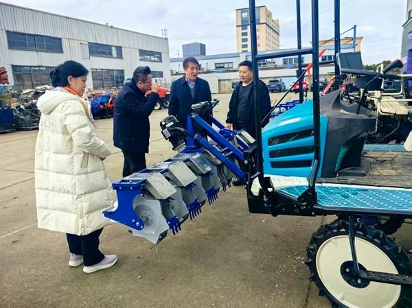 应大力发展省力化植保机械： 中国农科院袁会珠研究员调研省力科技水田除草机械